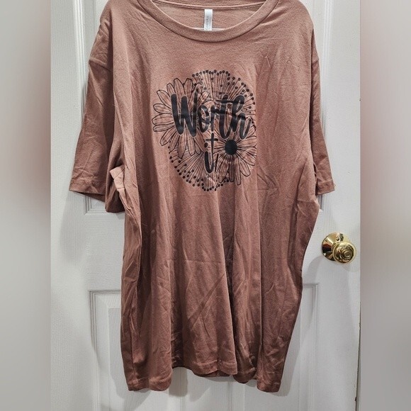 NWOT Women's Chocolate Mocha Worth It Floral Graphic T-Shirt Size 3XL - Picture 1 of 4